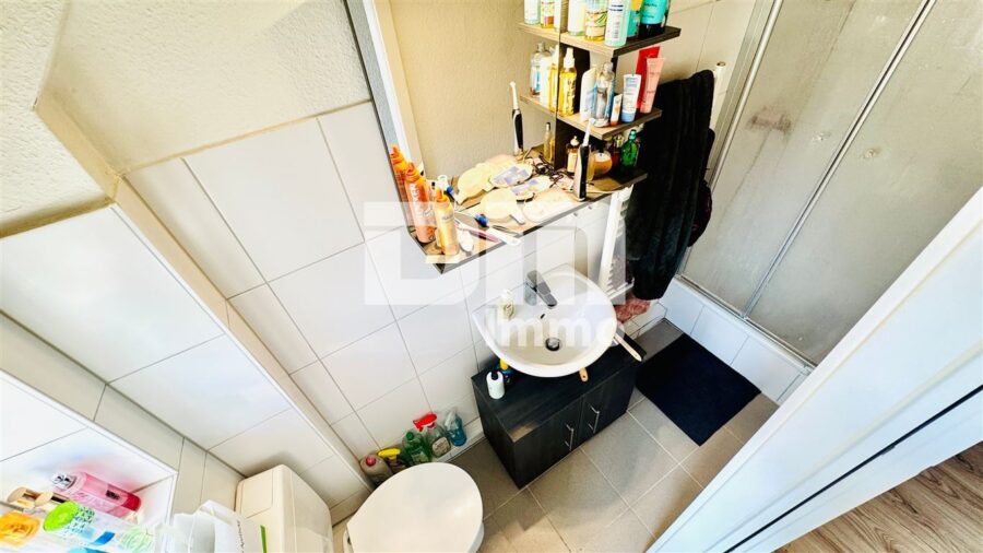 Historisches Fachwerk-Juwel mit attraktiver Rendite im Herzen von Northeim - OG2 Wohnung / Maisonette Bad / Dusche